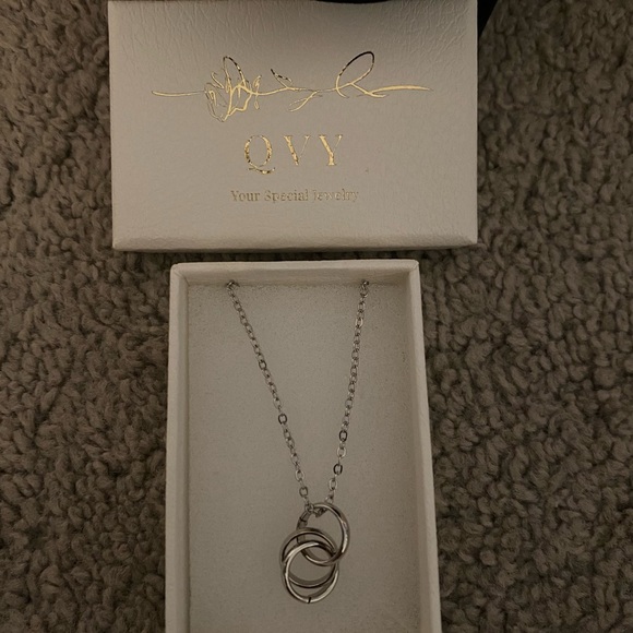 Interlocking Circle Three Ring Pendant Necklace for Women Dainty 18K Gold Plated - Picture 6 of 6